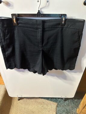 TALBOTS WOMAN (2019) BLACK COTTON SCALLOPED HEM TEXTURED SHORTS SIZE 16